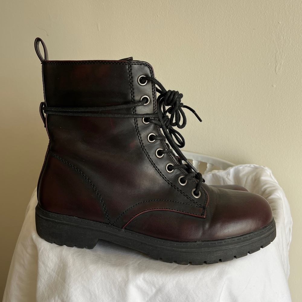 Combat boots